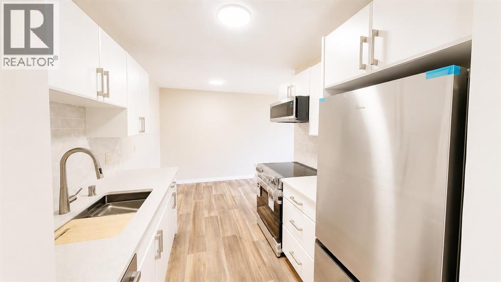 #107 405 Columbia Boulevard W - 3