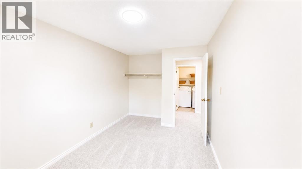 #107 405 Columbia Boulevard W - 12