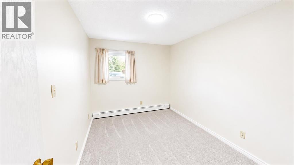 #107 405 Columbia Boulevard W - 11