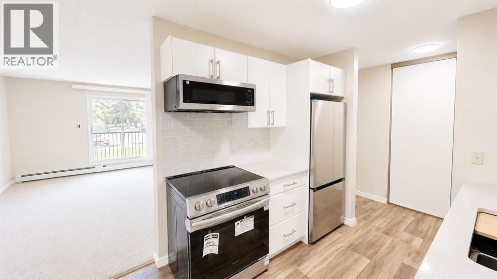 #107 405 Columbia Boulevard W - 2