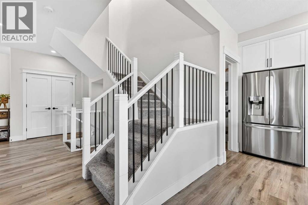 652 Reynolds Crescent SW - 23