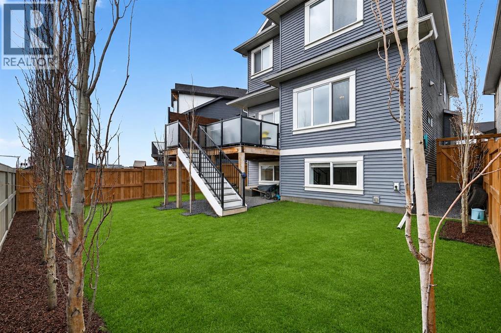 652 Reynolds Crescent SW - 48