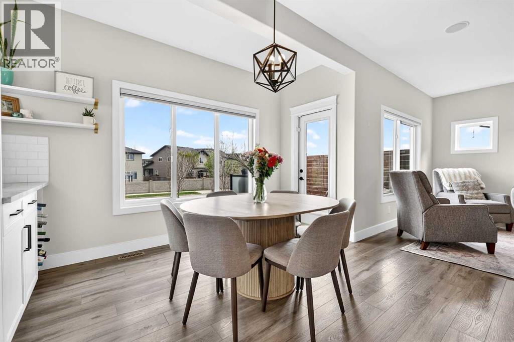 652 Reynolds Crescent SW - 15