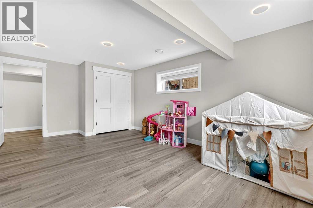652 Reynolds Crescent SW - 42