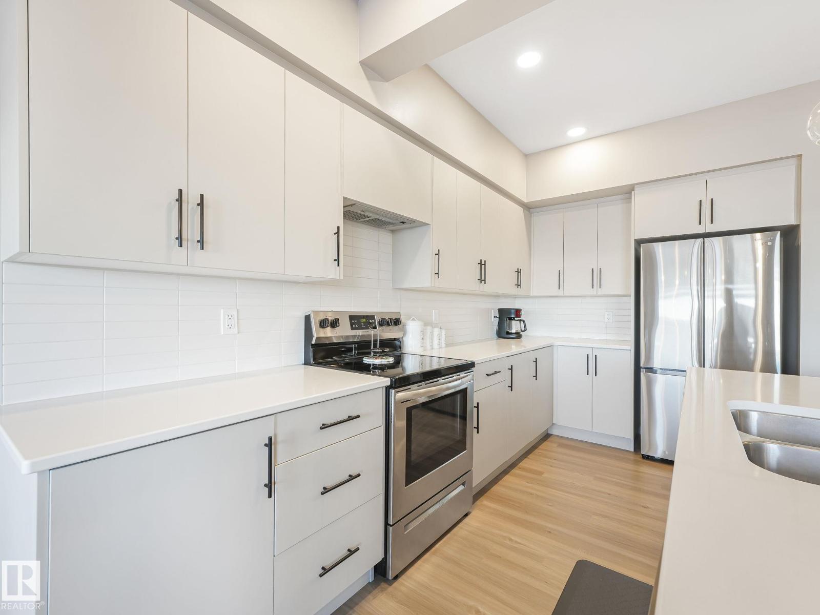 #14 50 EDINBURGH CRT - 13