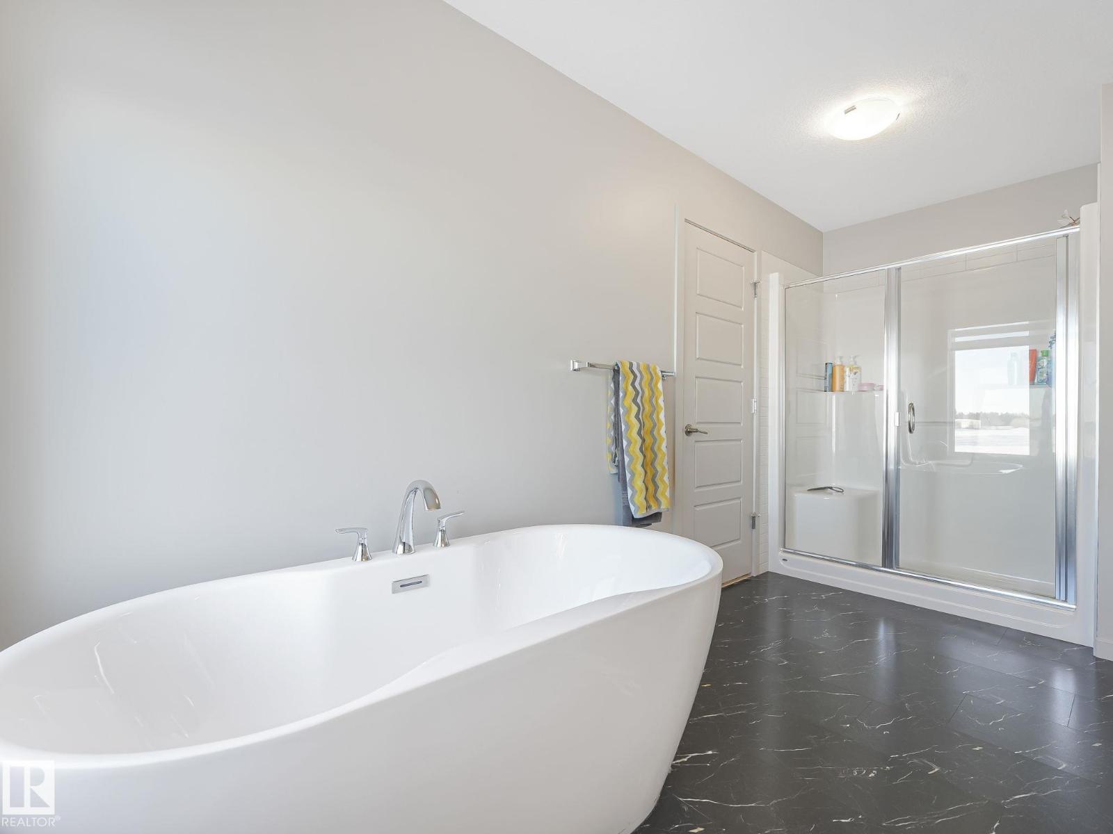 #14 50 EDINBURGH CRT - 19
