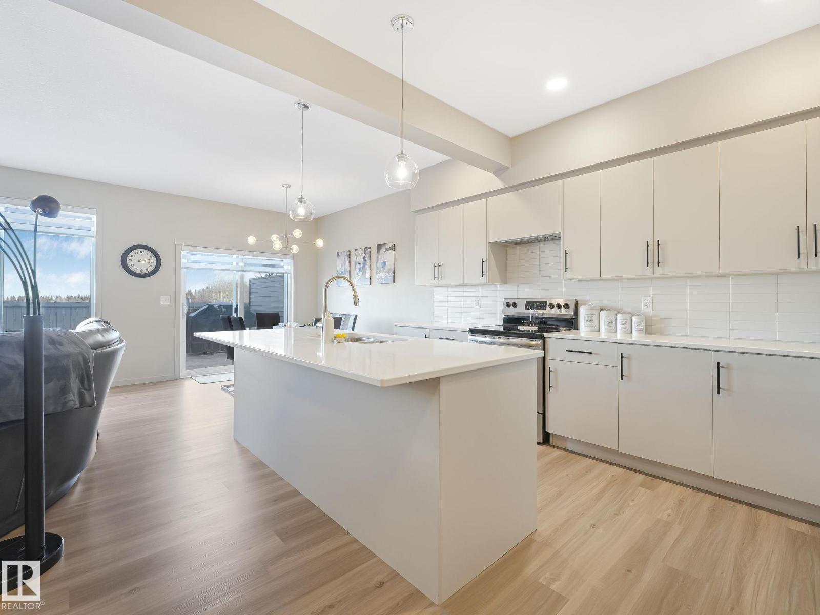 #14 50 EDINBURGH CRT - 5