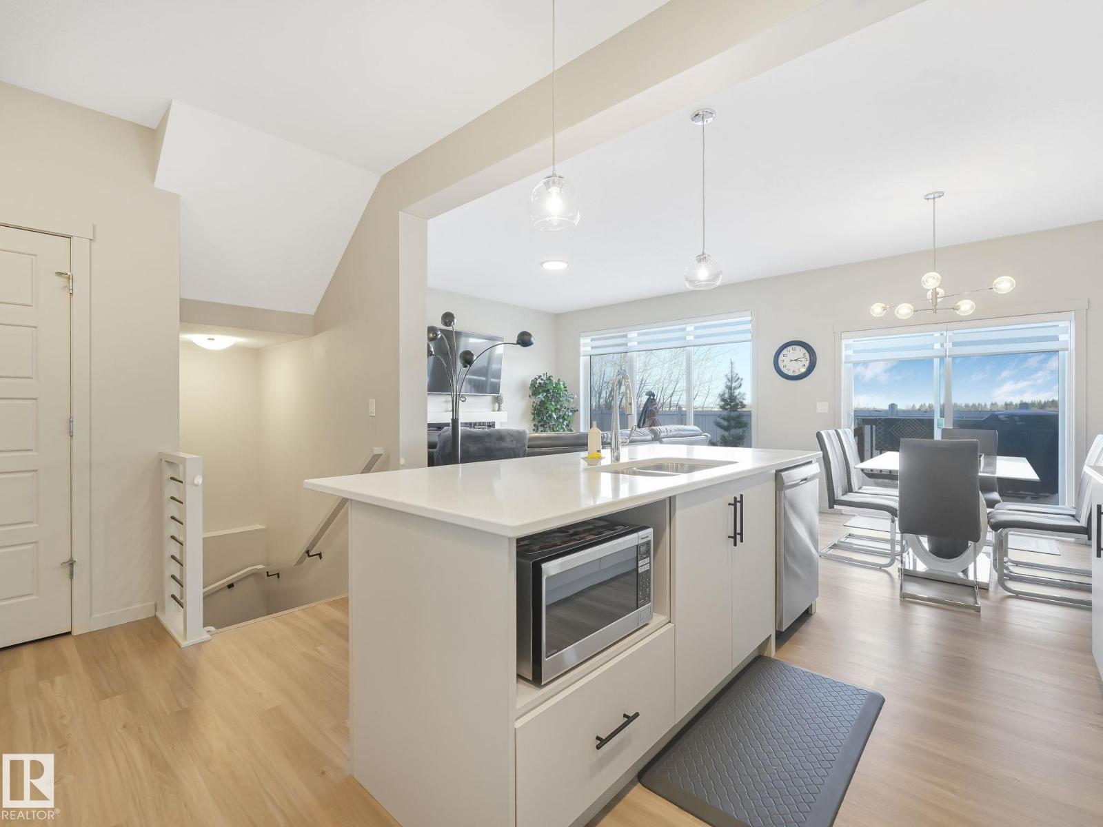 #14 50 EDINBURGH CRT - 6