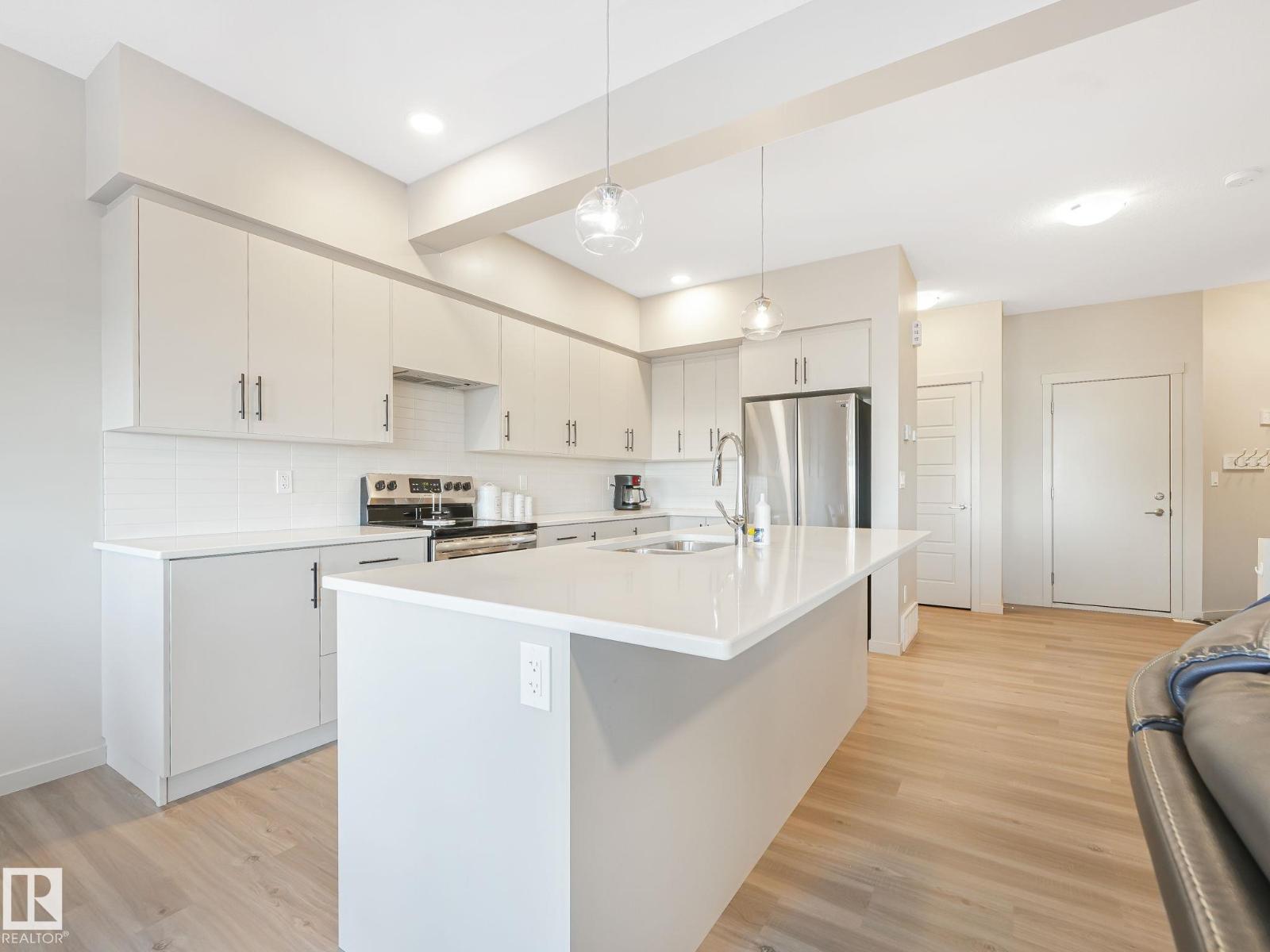 #14 50 EDINBURGH CRT - 7