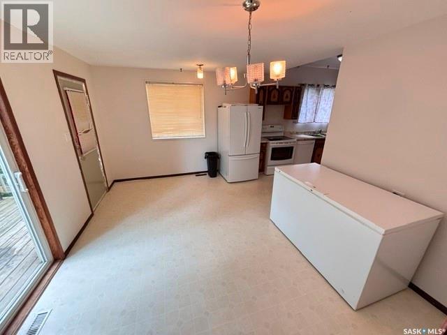 347 Ominica STREET W - Image 12