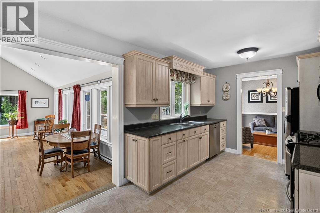 77 Gravenstein Street - Image 12