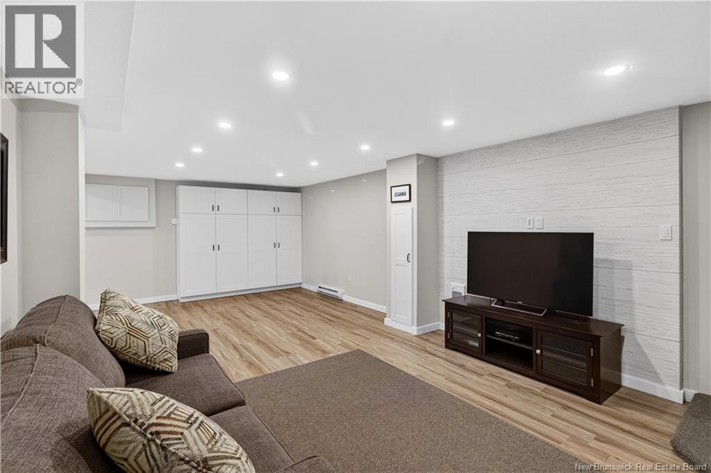77 Gravenstein Street - Image 32