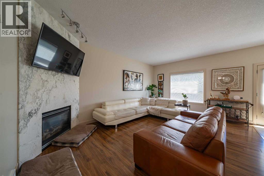144 Everhollow Street SW - 22