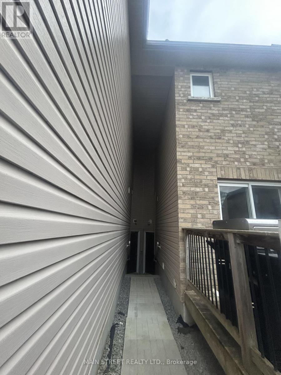 34 GREY WING AVENUE - 43