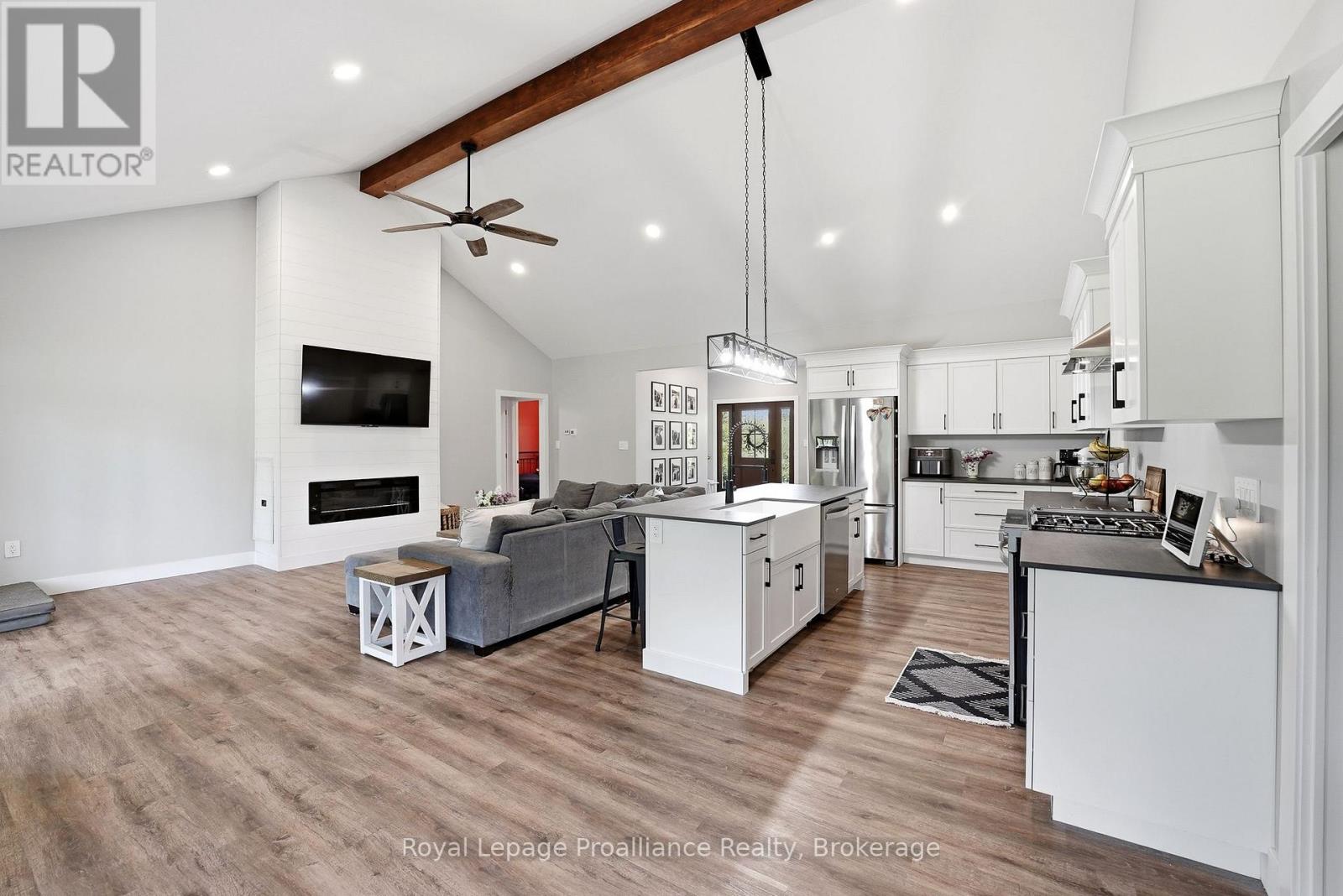 293 DOUGLAS ROAD - 18