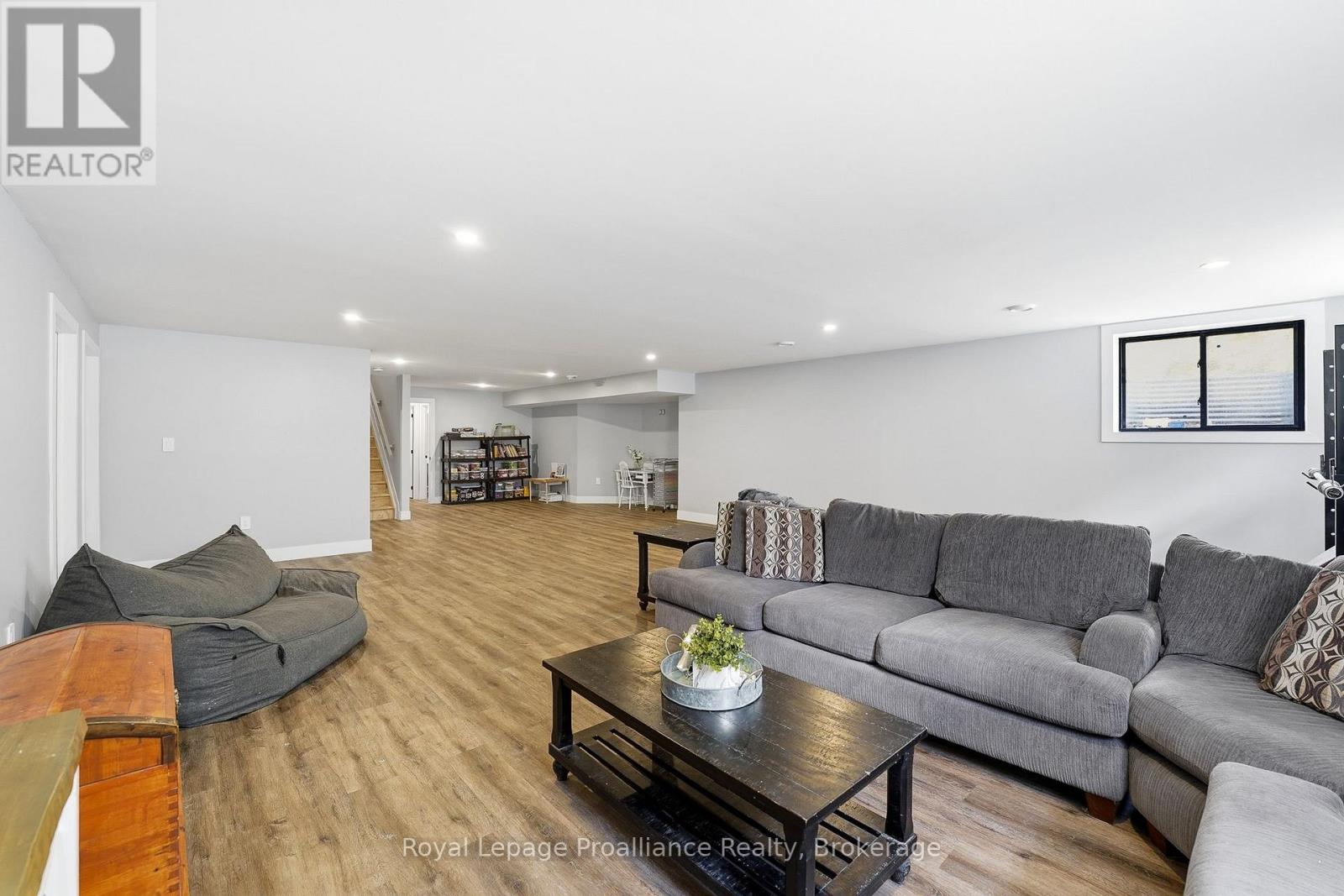 293 DOUGLAS ROAD - 32