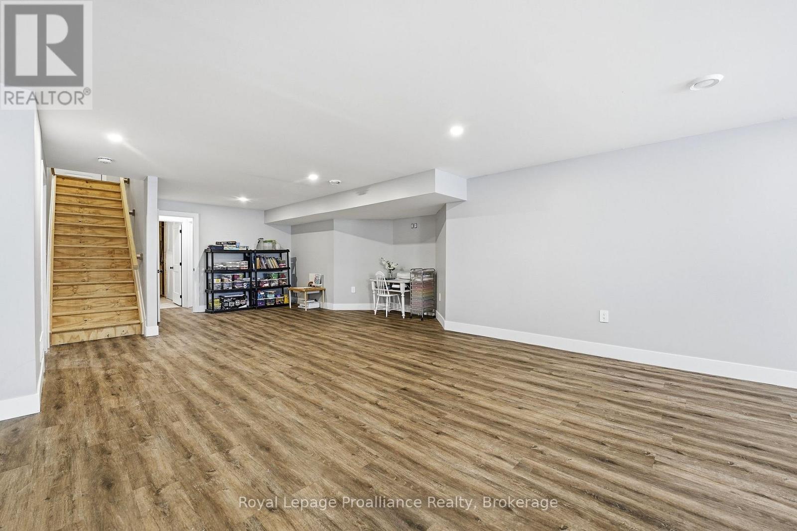 293 DOUGLAS ROAD - 34