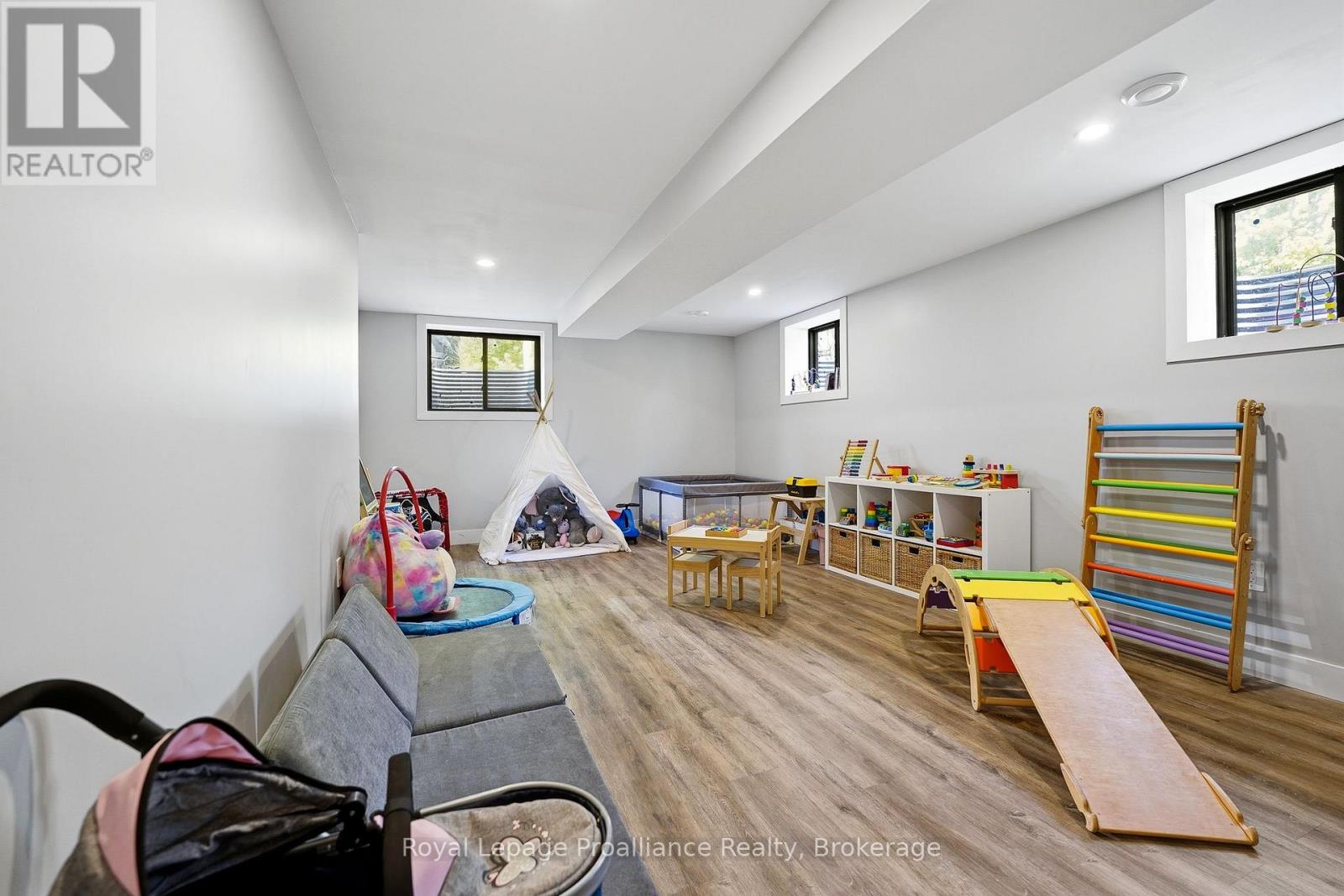 293 DOUGLAS ROAD - 35