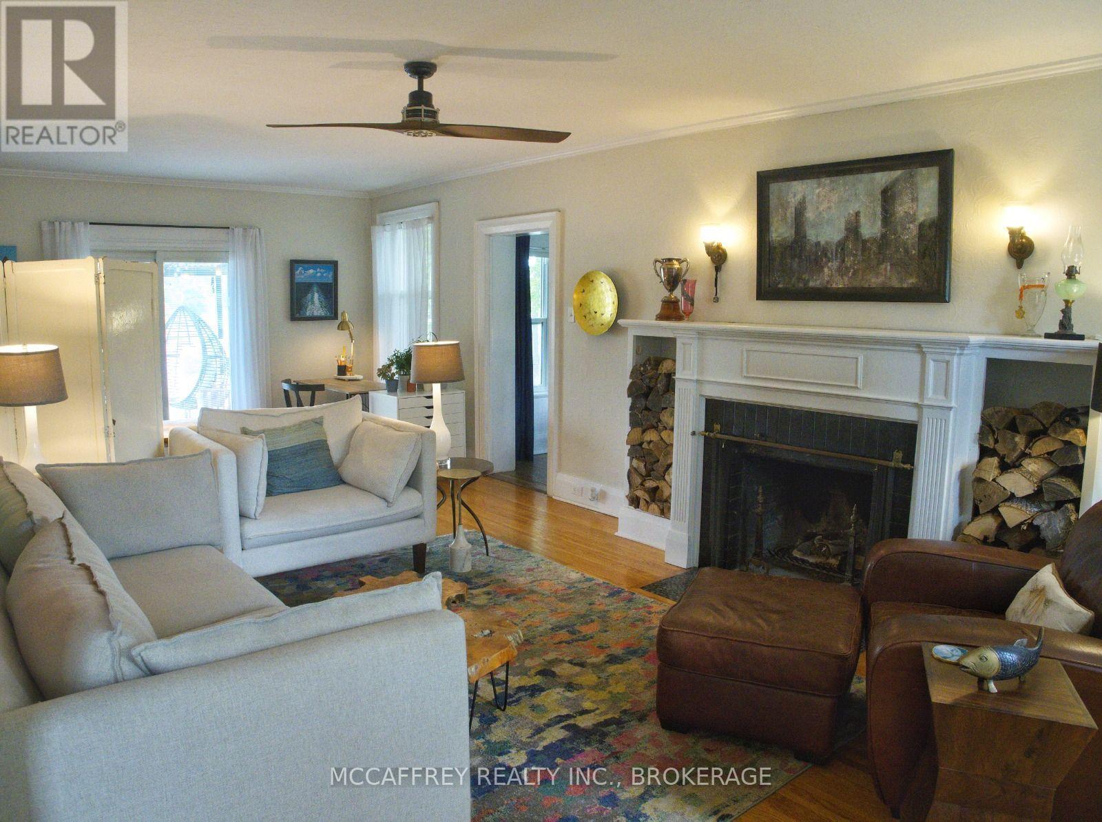 442 DUNDAS STREET W - 11