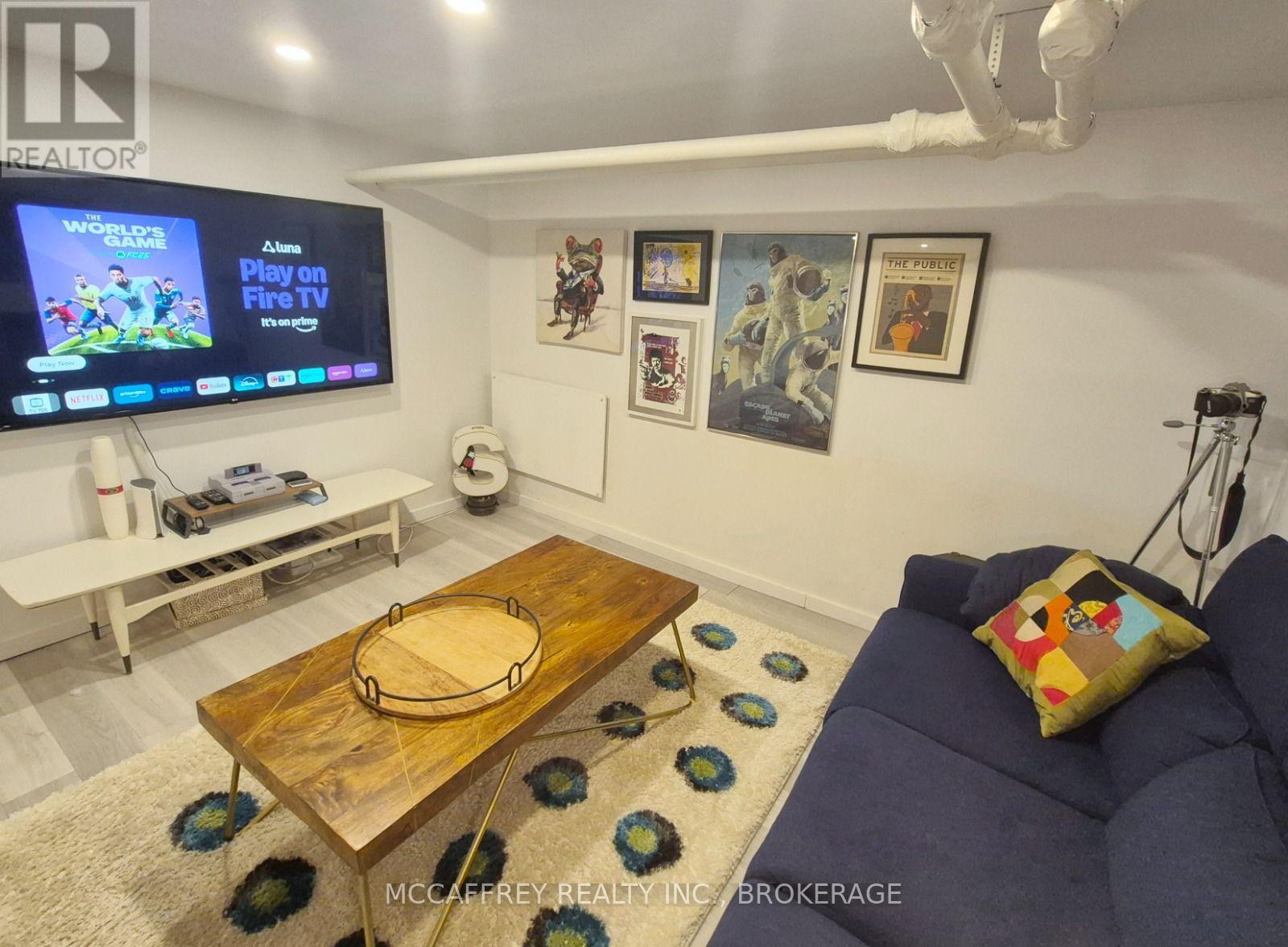 442 DUNDAS STREET W - 31
