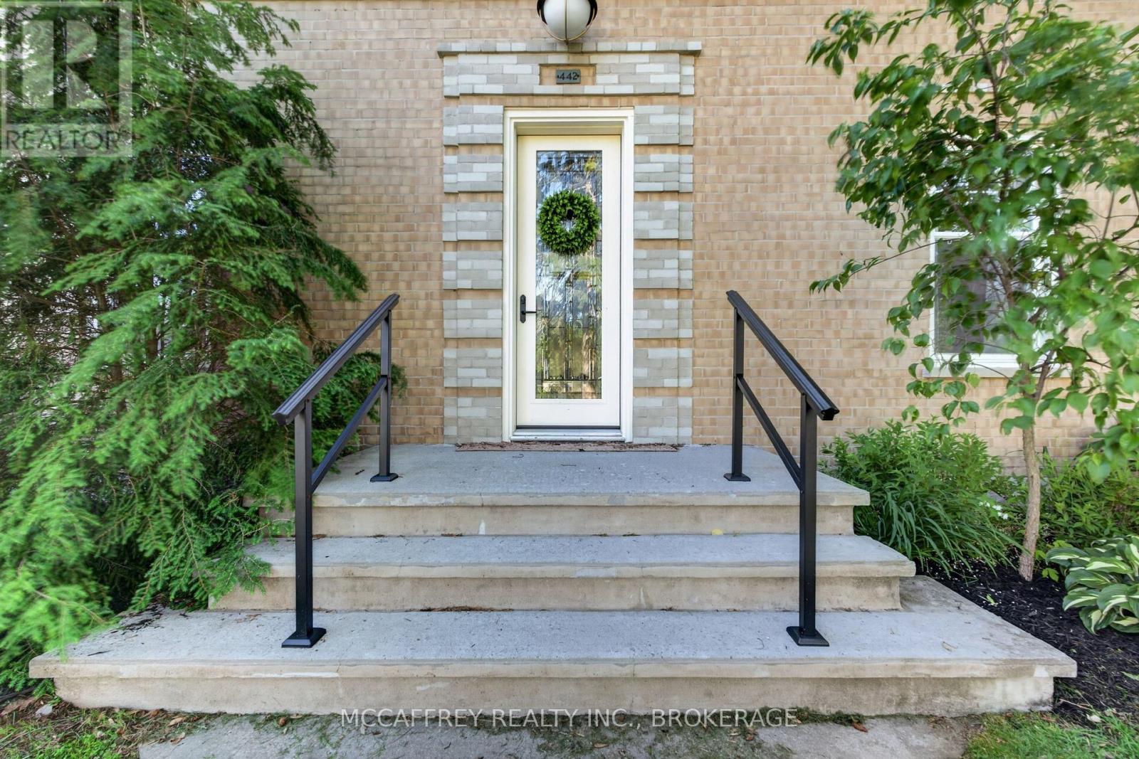442 DUNDAS STREET W - 6