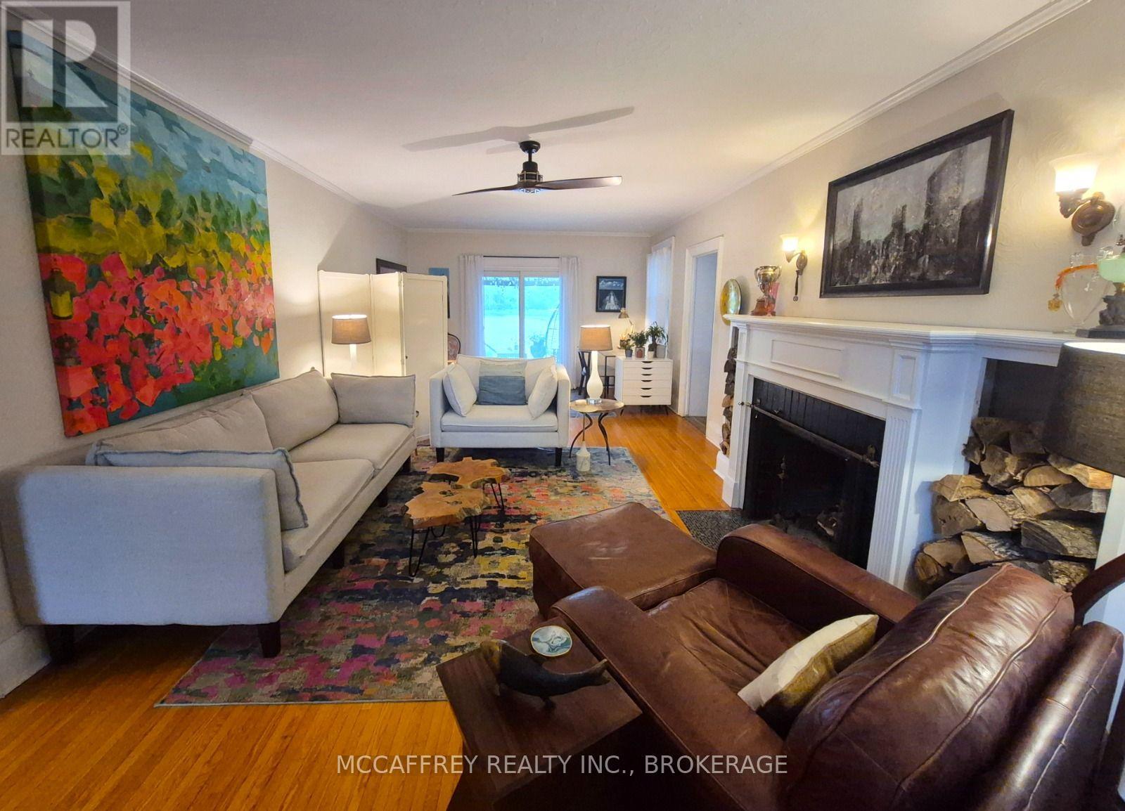 442 DUNDAS STREET W - 9