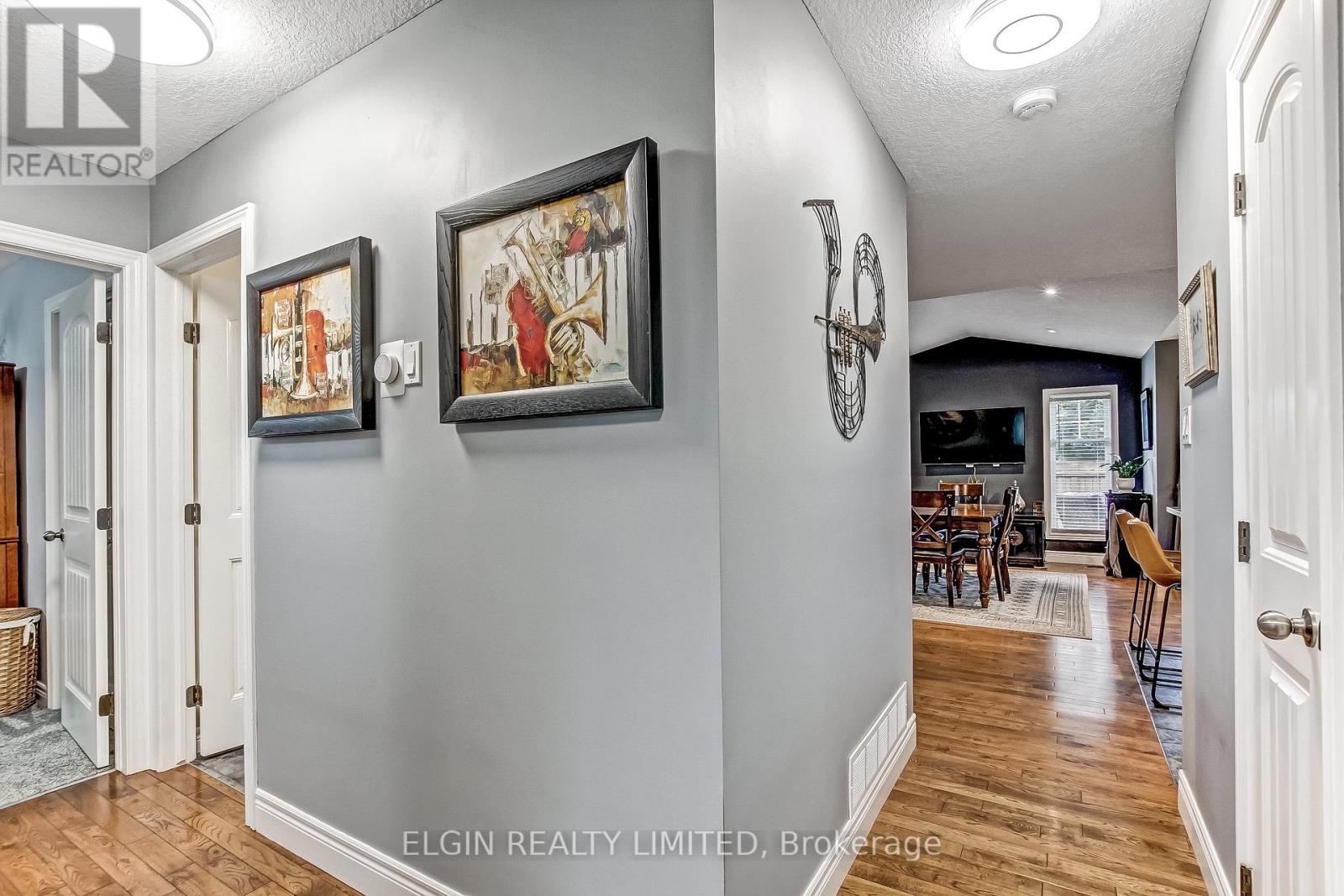 5 HAWTHORN COURT - 10