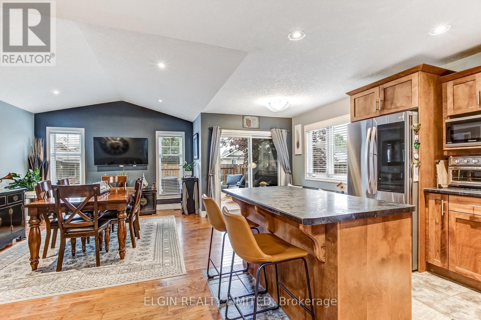 5 HAWTHORN COURT - 15