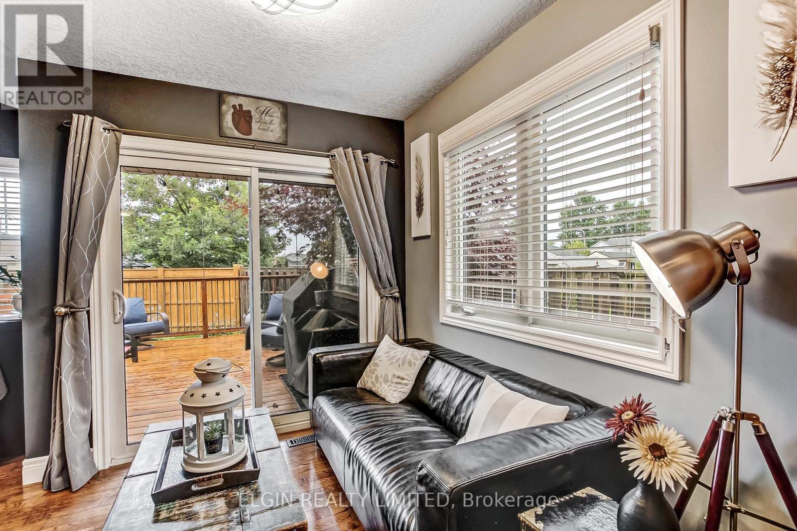 5 HAWTHORN COURT - 18