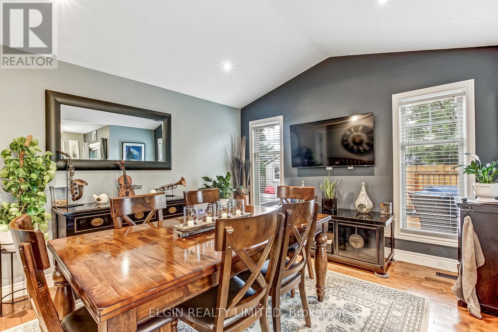 5 HAWTHORN COURT - 19