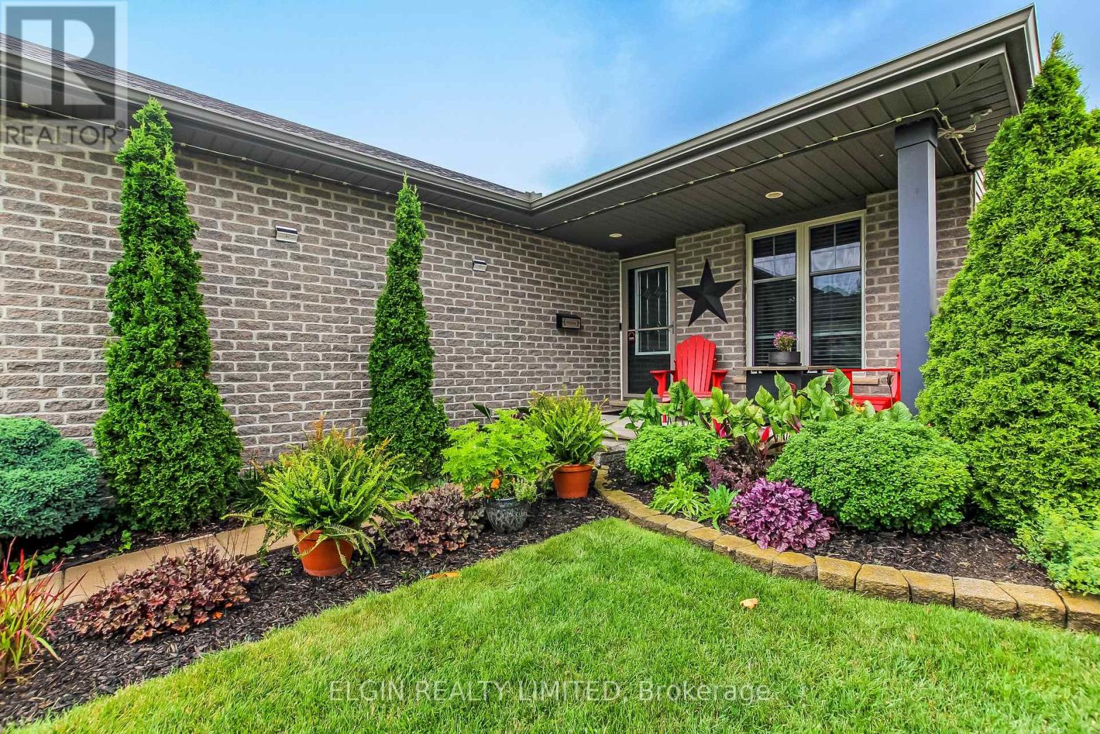 5 HAWTHORN COURT - 2