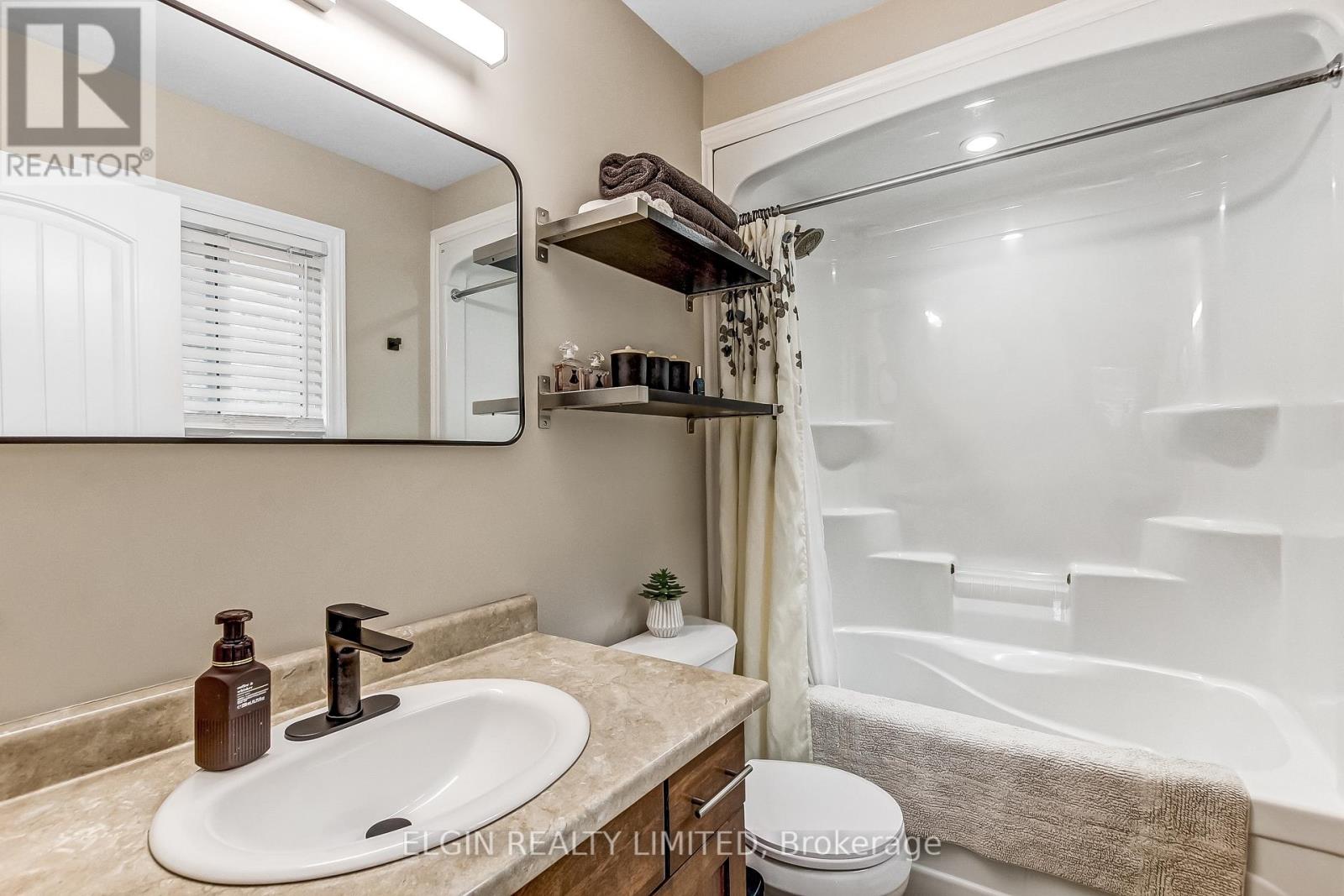 5 HAWTHORN COURT - 24
