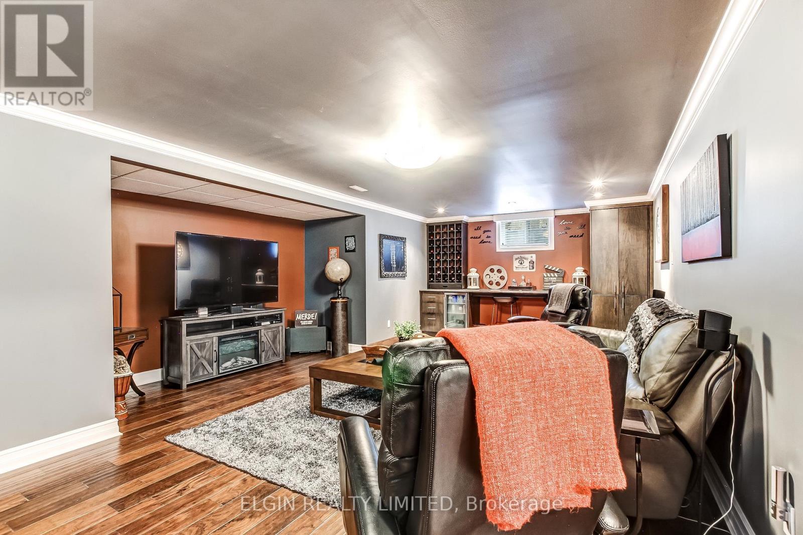 5 HAWTHORN COURT - 26
