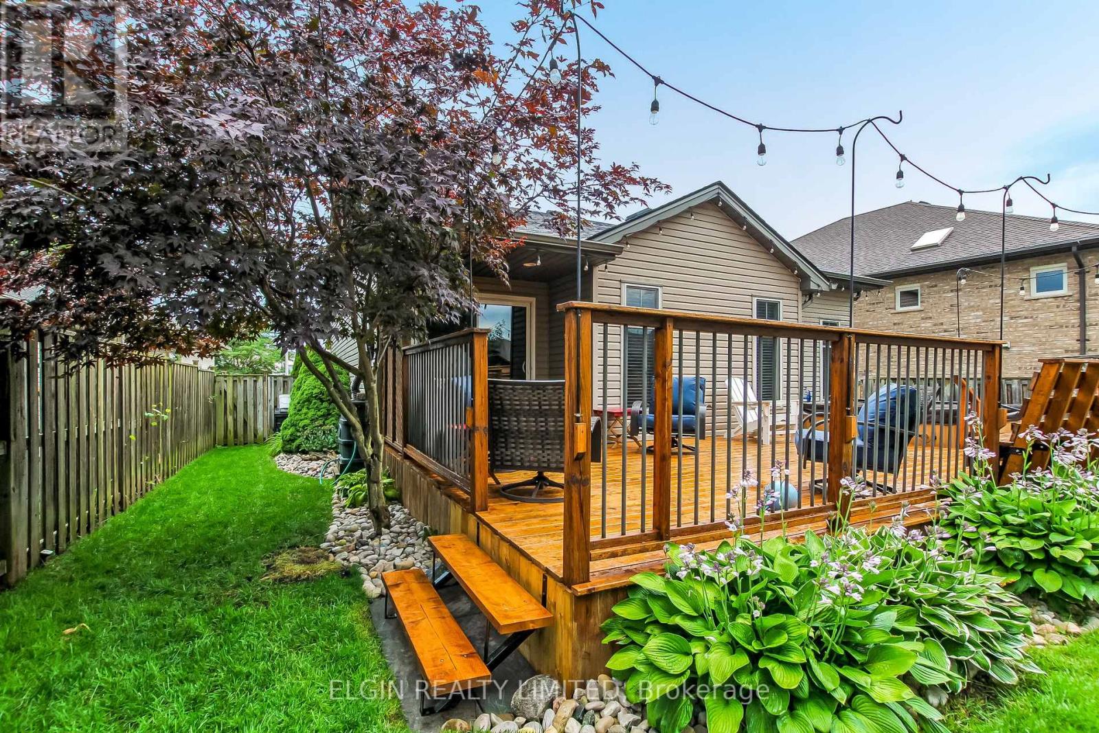 5 HAWTHORN COURT - 3