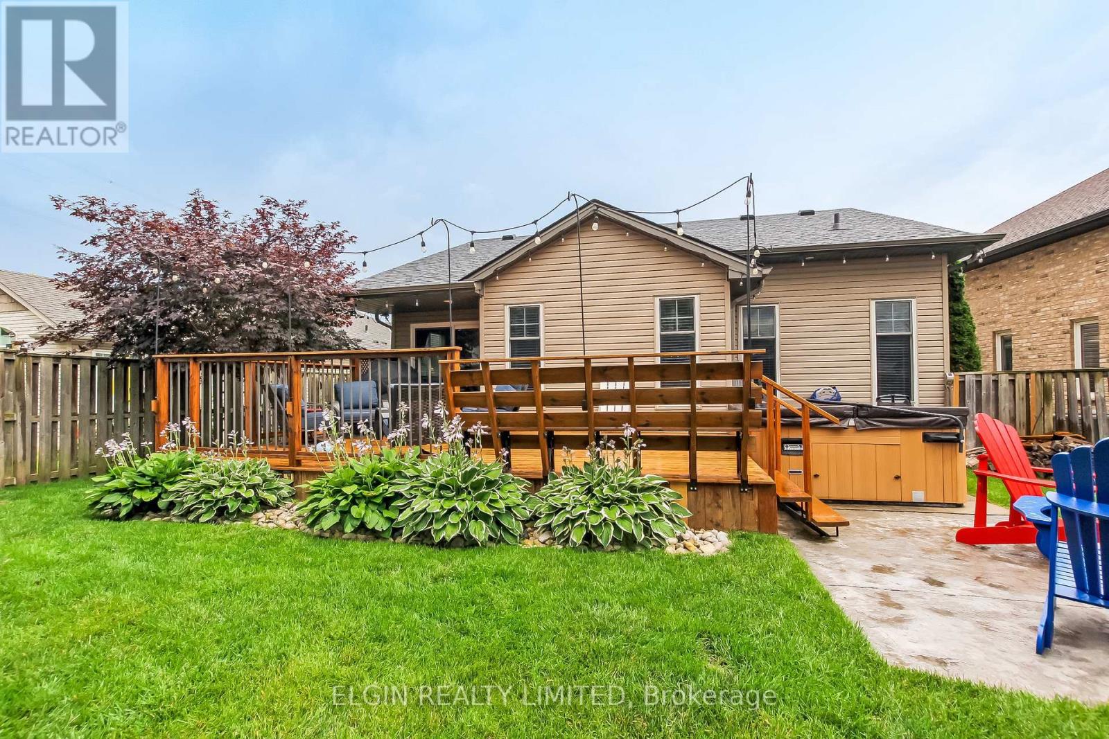 5 HAWTHORN COURT - 4