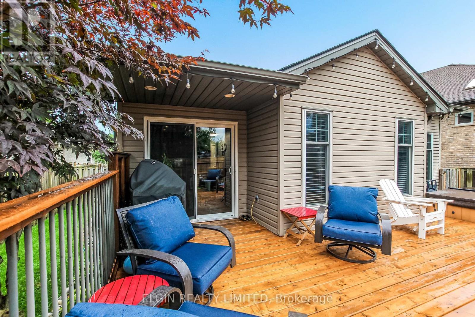 5 HAWTHORN COURT - 6