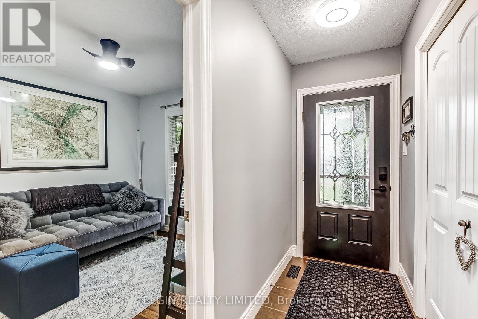 5 HAWTHORN COURT - 8