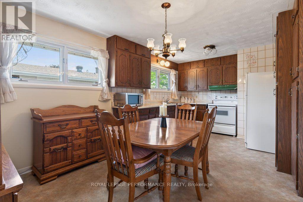 2184 MELFORT STREET - 10