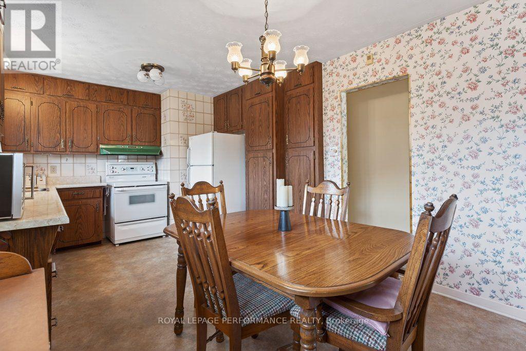 2184 MELFORT STREET - 11