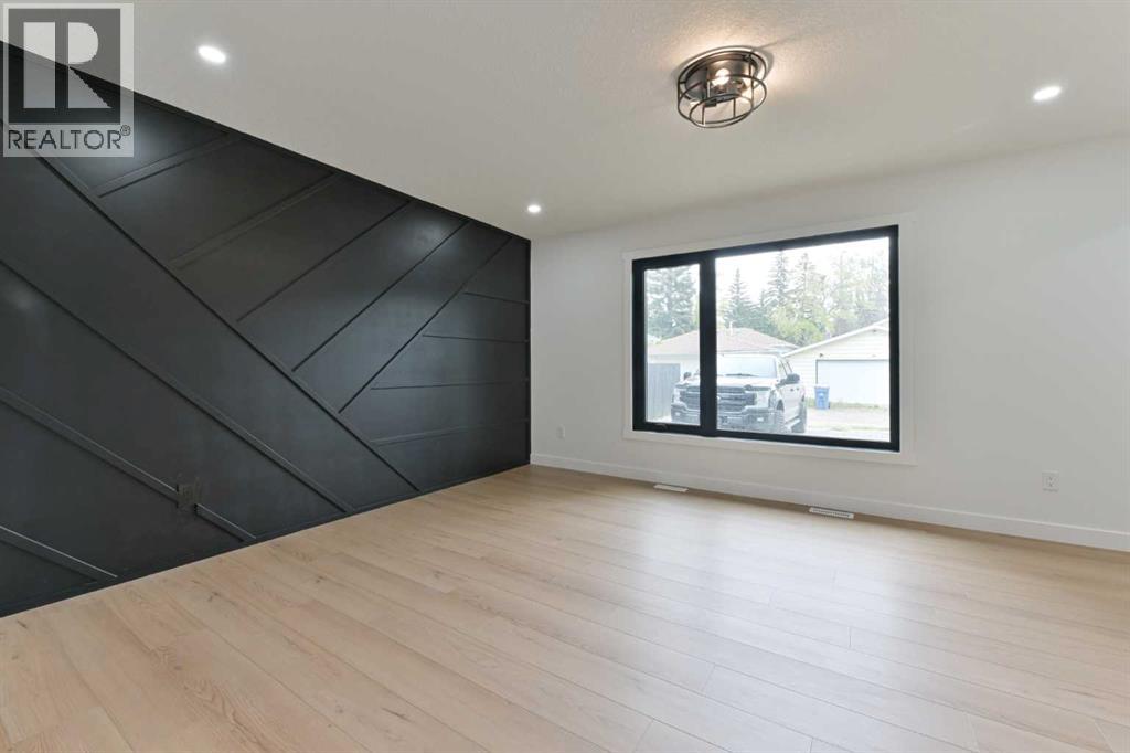 4940 45 Street SW - 18