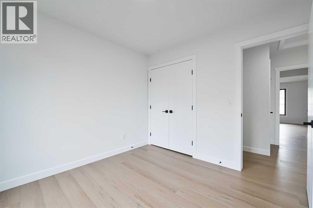 4940 45 Street SW - 26