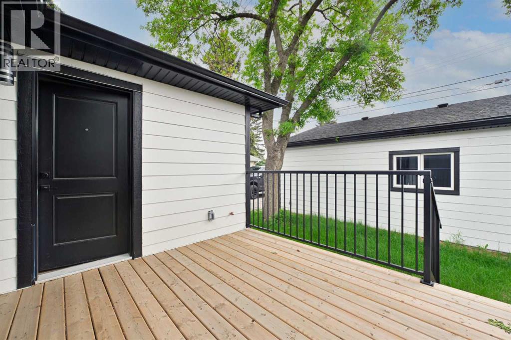 4940 45 Street SW - 43