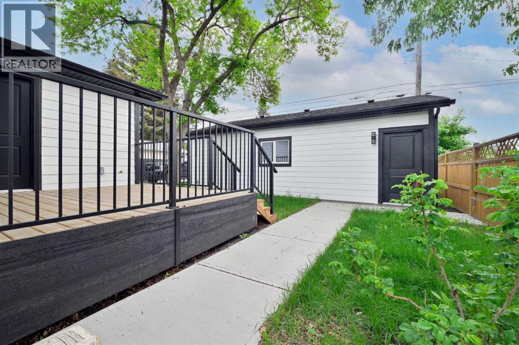 4940 45 Street SW - 44