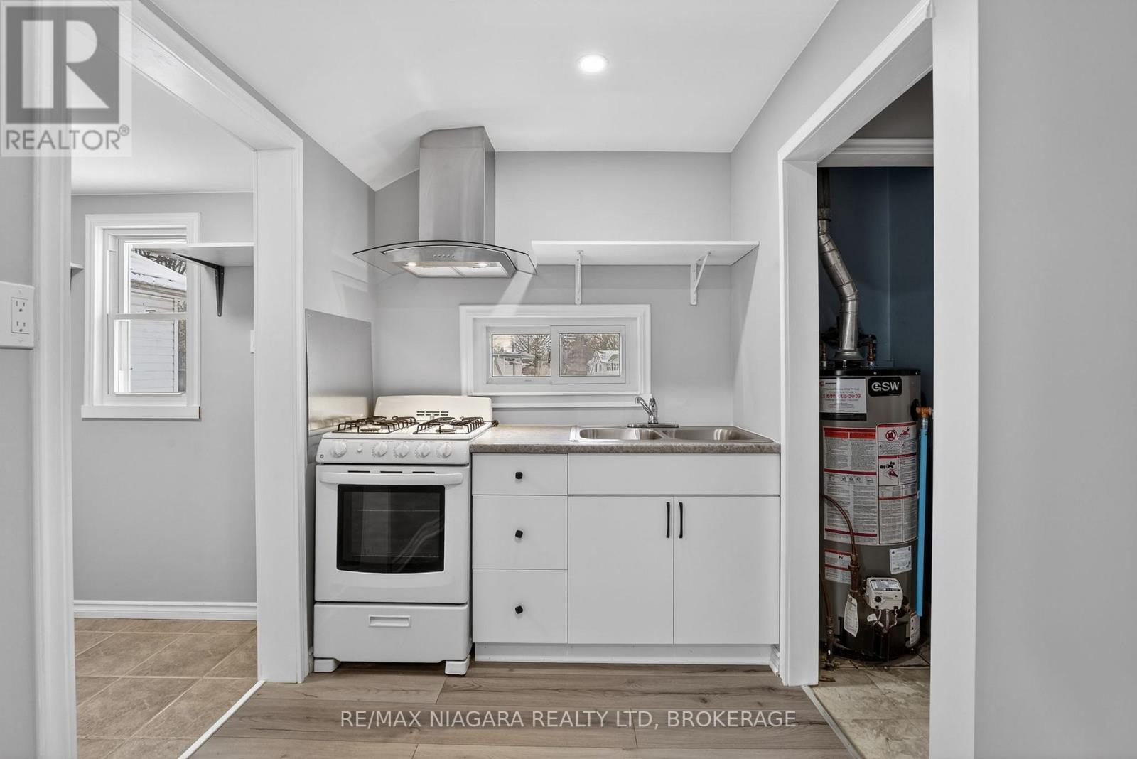 40 LONGTENT AVENUE - 12