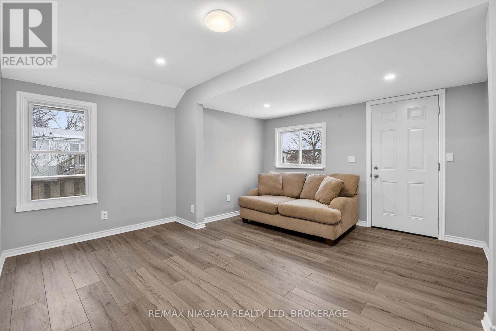 40 LONGTENT AVENUE - 2