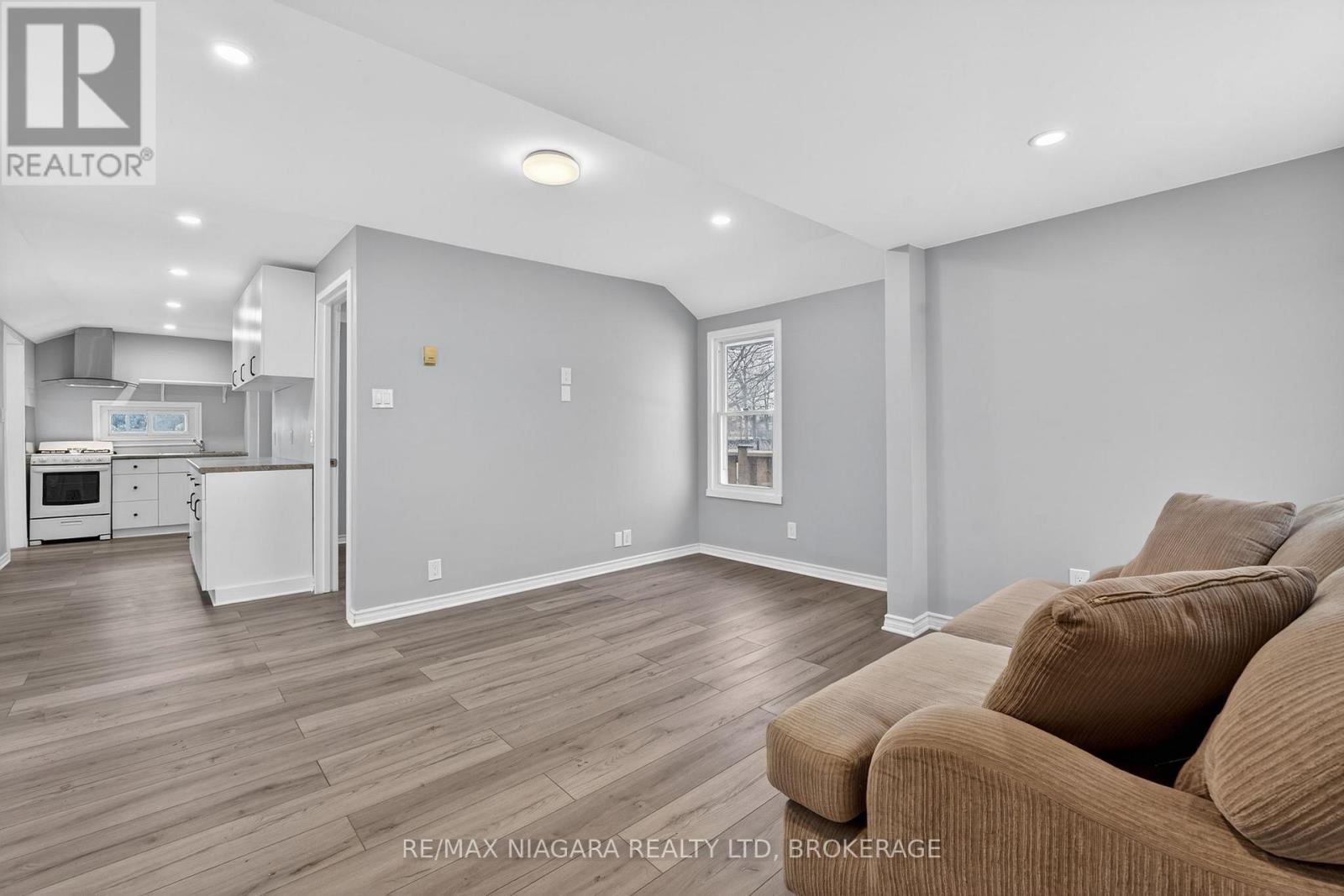 40 LONGTENT AVENUE - 3