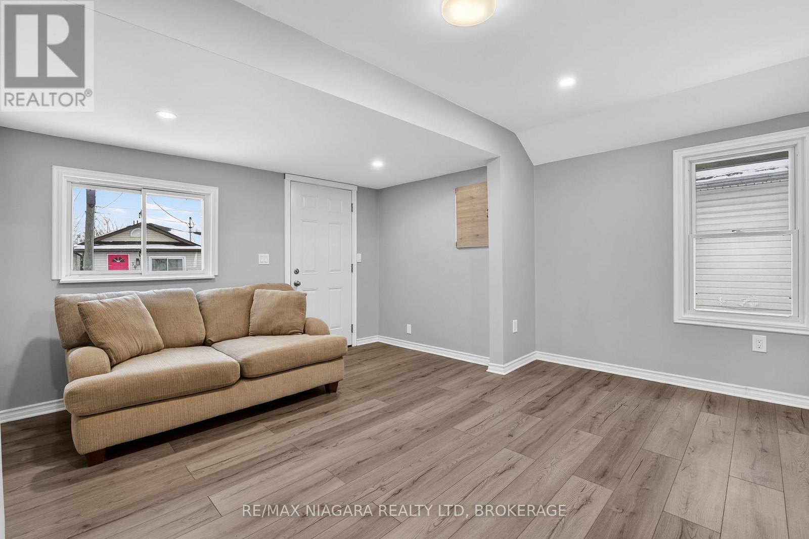 40 LONGTENT AVENUE - 4
