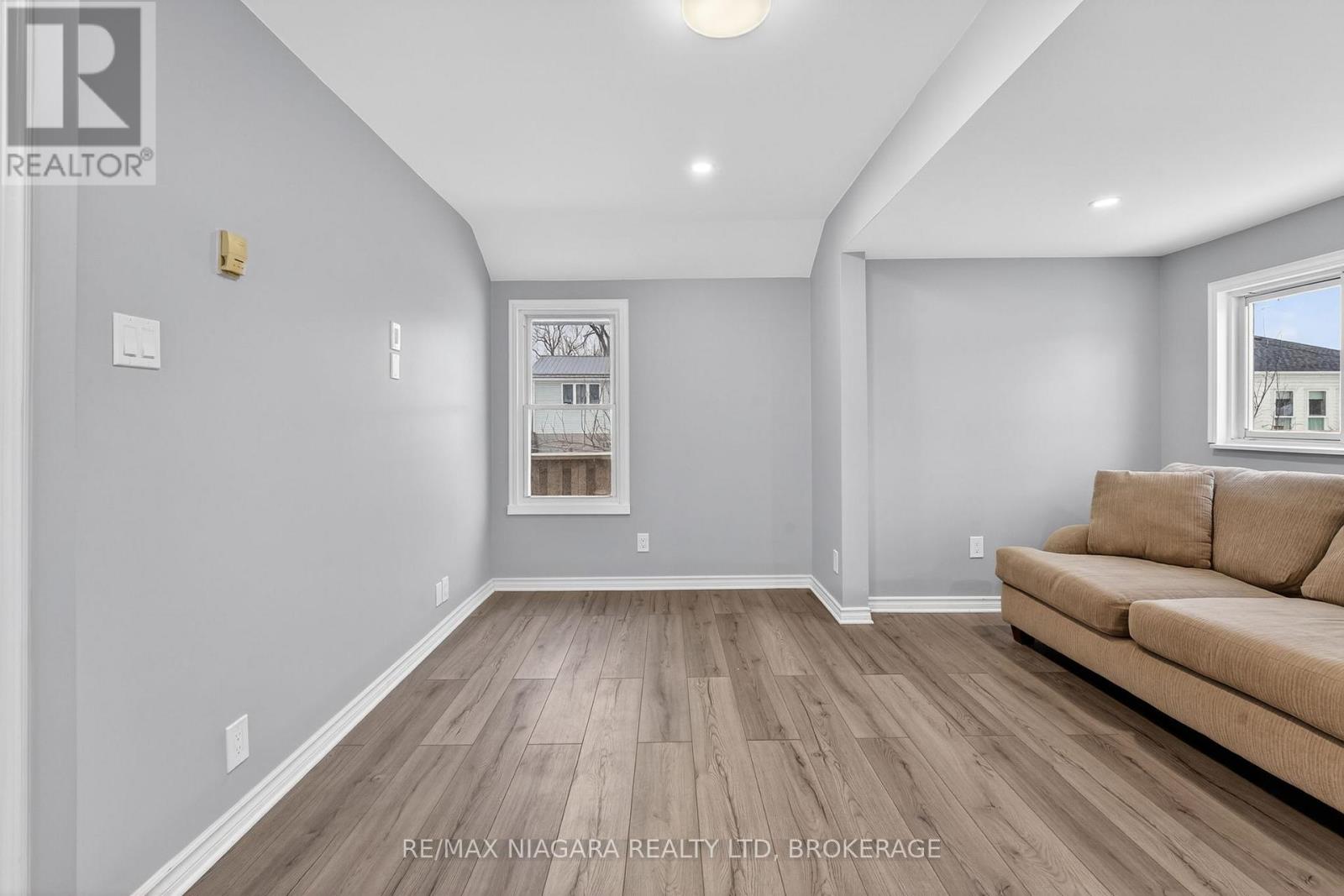 40 LONGTENT AVENUE - 5