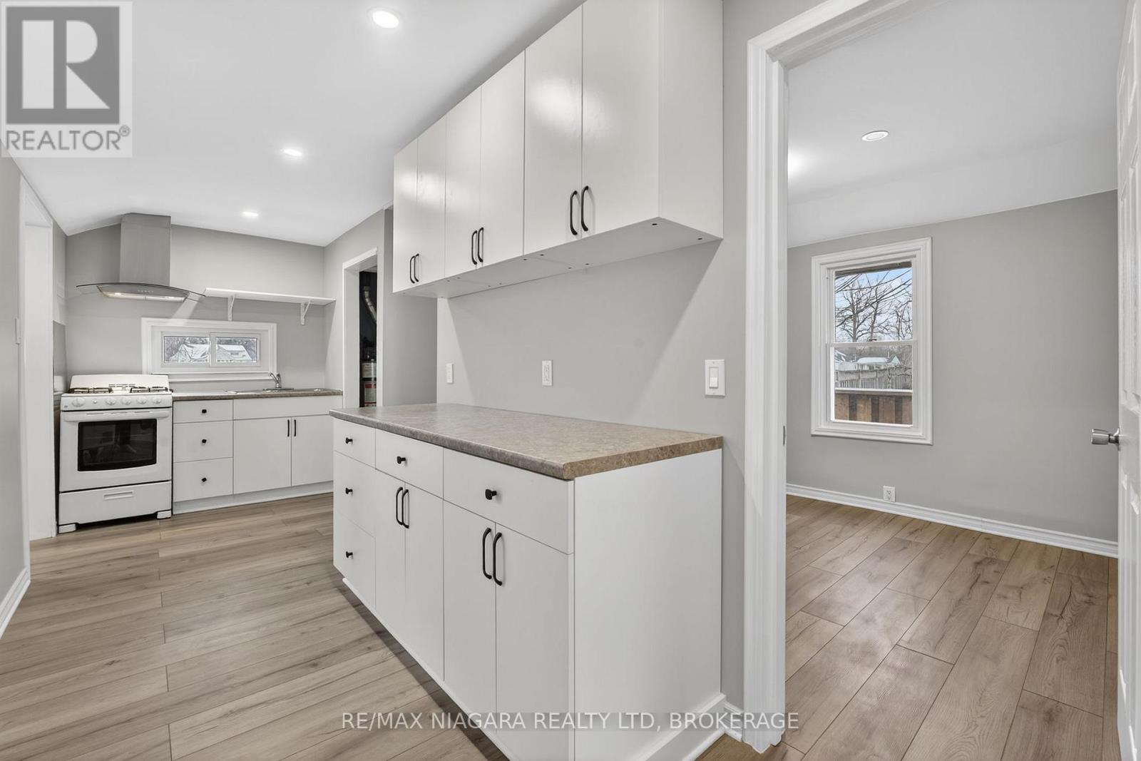 40 LONGTENT AVENUE - 9