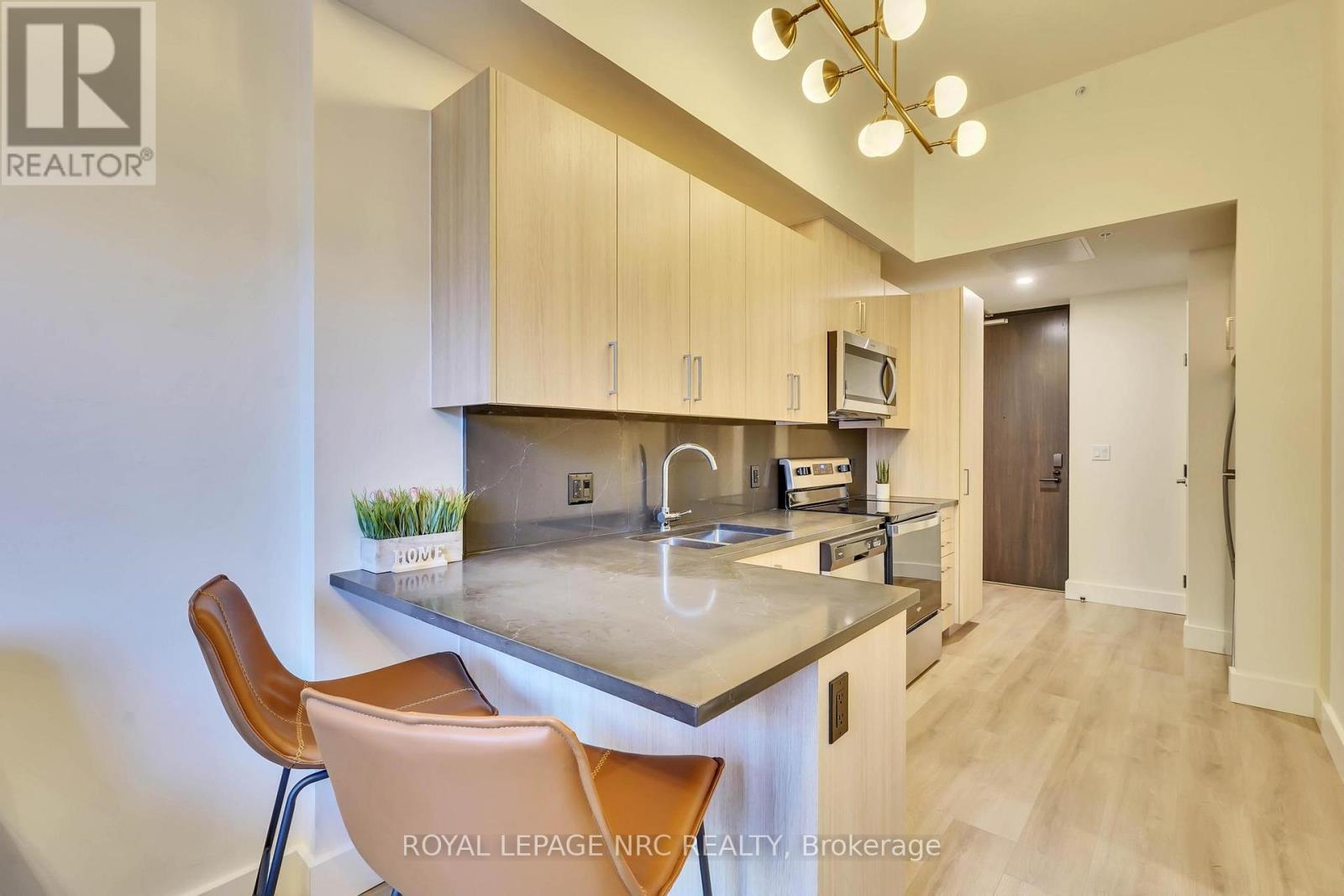 #133 145 COLUMBIA STREET W - Image 9